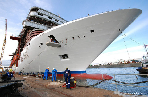 Tại sao tàu thuyền sơn màu đỏ phần đáy?