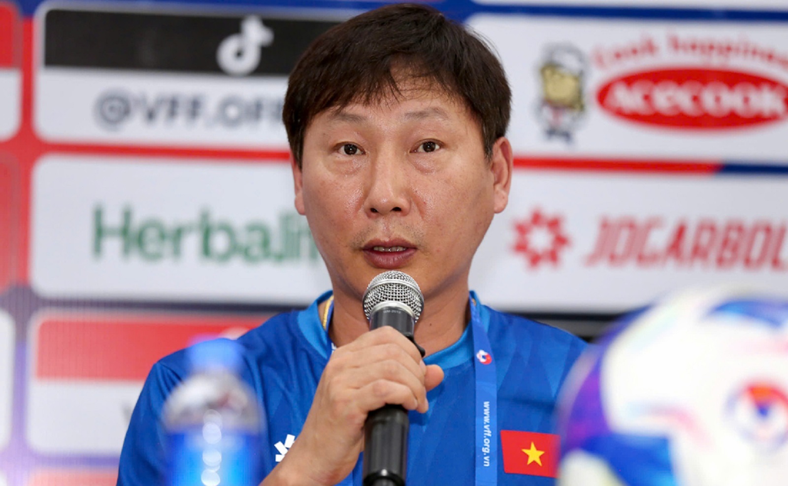 HLV Kim Sang-sik: Campuchia có tiền đạo nhập tịch nguy hiểm