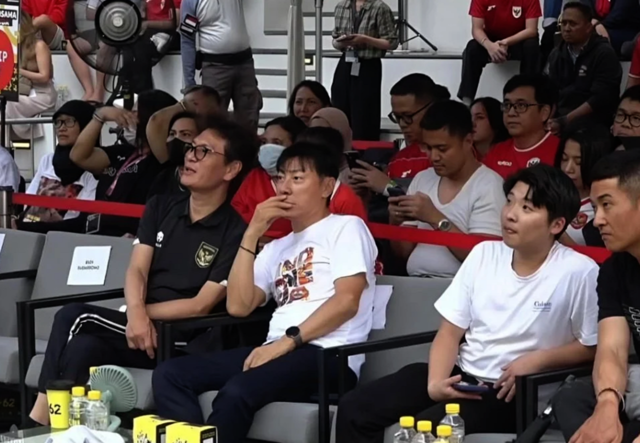 Shin Tae Yong chạy bộ 1km tới cổ vũ nhưng đội tuyển Indonesia thua 1-5