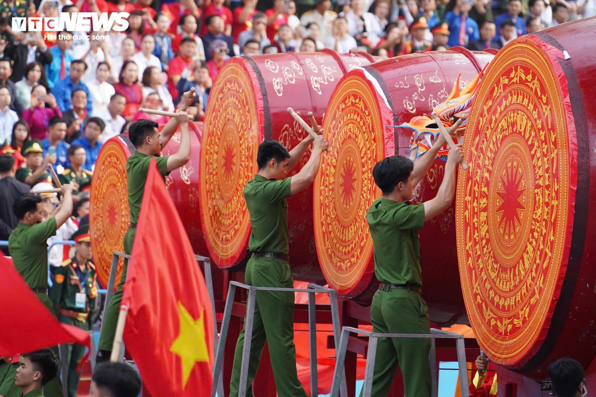 Toàn cảnh lễ diễu binh uy nghiêm, hùng tráng mừng đại lễ 30/4 - 11