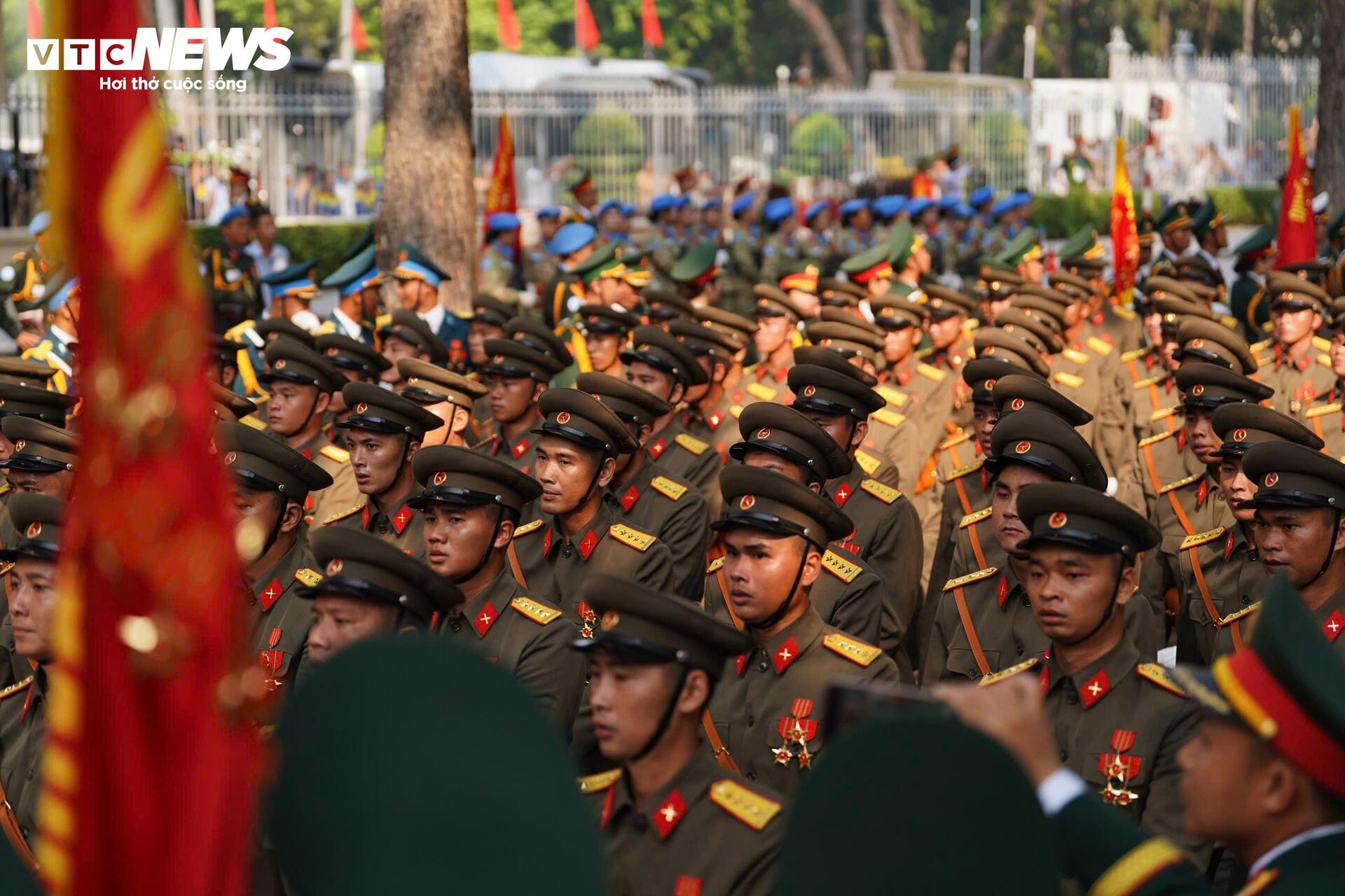 Toàn cảnh lễ diễu binh uy nghiêm, hùng tráng mừng đại lễ 30/4 - 16