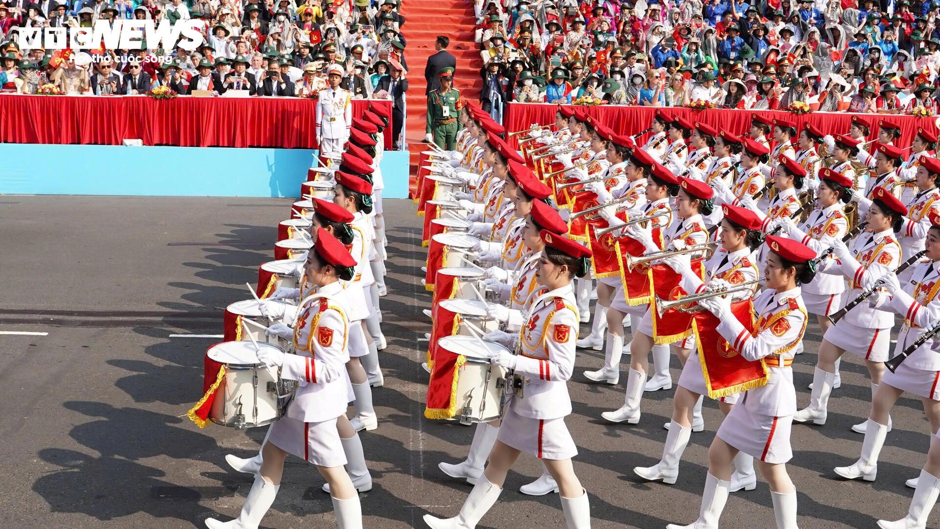 Toàn cảnh lễ diễu binh uy nghiêm, hùng tráng mừng đại lễ 30/4 - 14