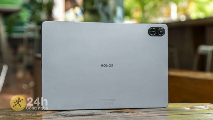 HONOR Pad X8a sở hữu ngoại hình cao cấp và tinh tế, hiện đang được giảm giá còn 4,69 triệu đồng tại Thế Giới Di Động.