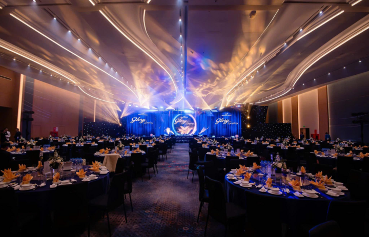 Multi-functional pillar-free conference room is always ready for lavish parties. (Source: Dream Dragon Resort)