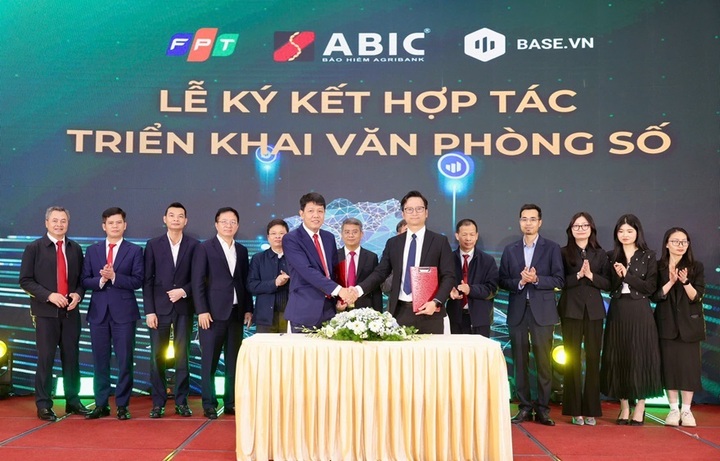 Lễ ký kết triển khai văn phòng số giữa bảo hiểm Agribank và Base.vn