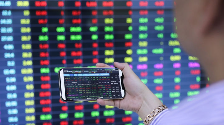 VN-Index hồi phục ngoạn mục sau cú rơi tự do gần 70 điểm