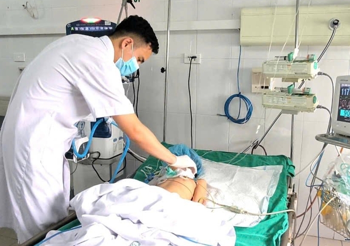 Suy hô hấp sau khi bị gỗ mục đâm vào chân