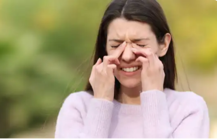 5 dấu hiệu ở mắt cảnh báo sức khỏe gan