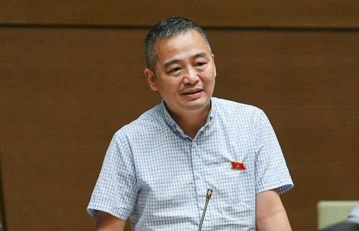 PGS.TS Nguyễn Lân Hiếu vạch trần cú lừa "đứng lên ho là thoát đột quỵ"