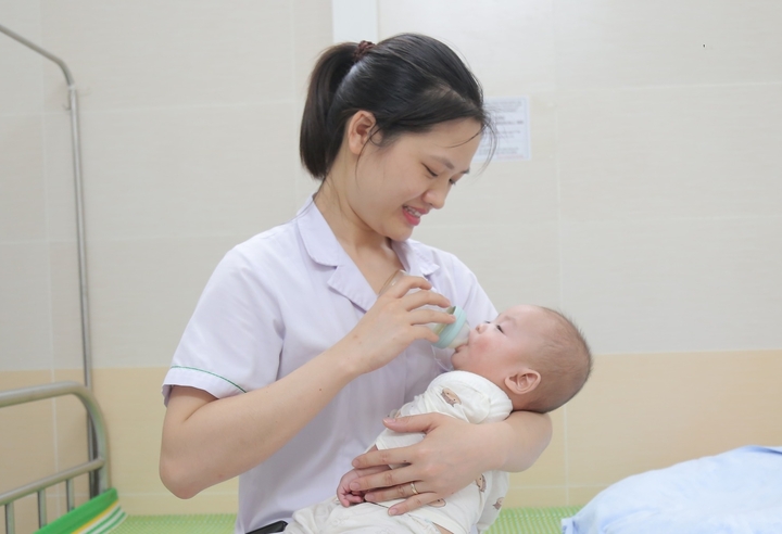 Tình trạng sức khỏe bé trai 7 tháng tuổi bị bỏ rơi trước cổng chùa